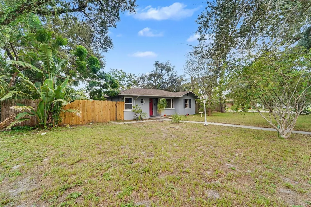 6190 2ND AVENUE S St Petersburg, FL 33707