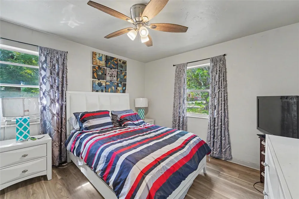 6190 2ND AVENUE S St Petersburg, FL 33707