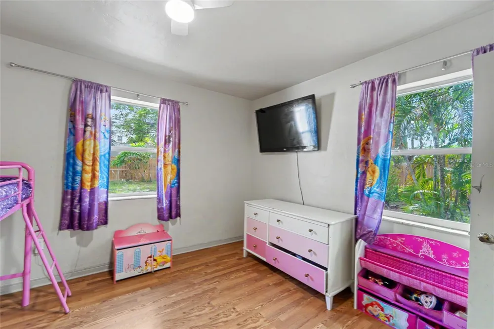 6190 2ND AVENUE S St Petersburg, FL 33707