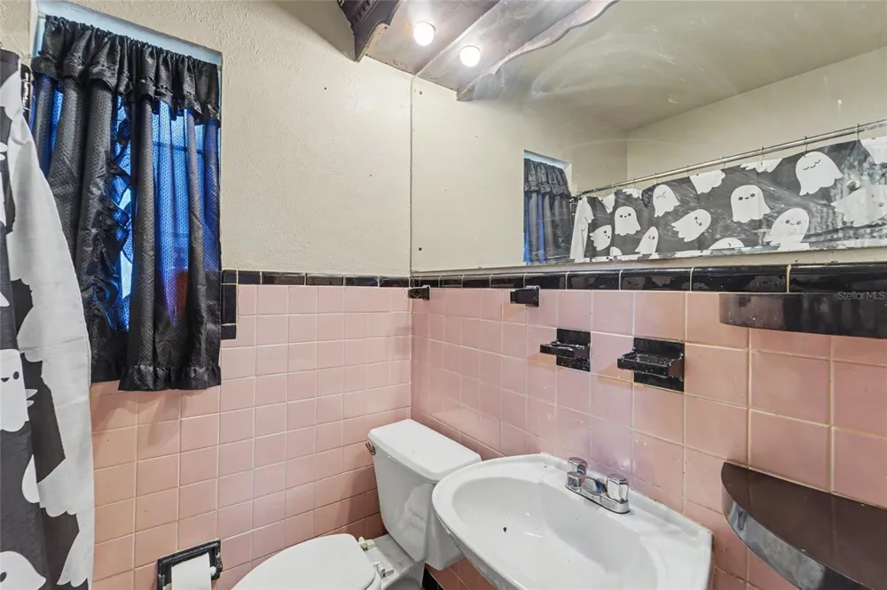 6190 2ND AVENUE S St Petersburg, FL 33707