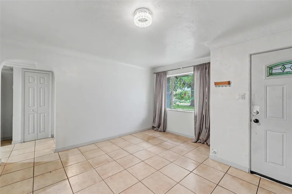 6190 2ND AVENUE S St Petersburg, FL 33707