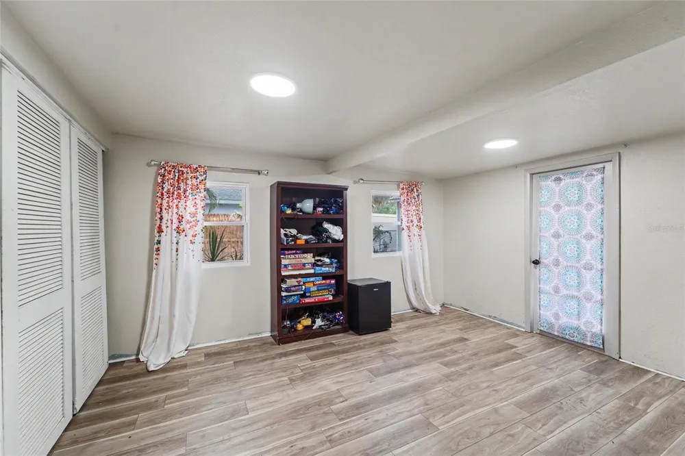 6190 2ND AVENUE S St Petersburg, FL 33707