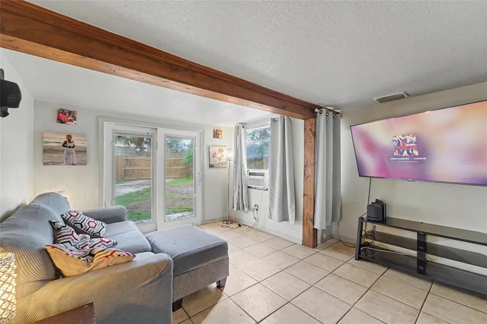 6190 2ND AVENUE S St Petersburg, FL 33707