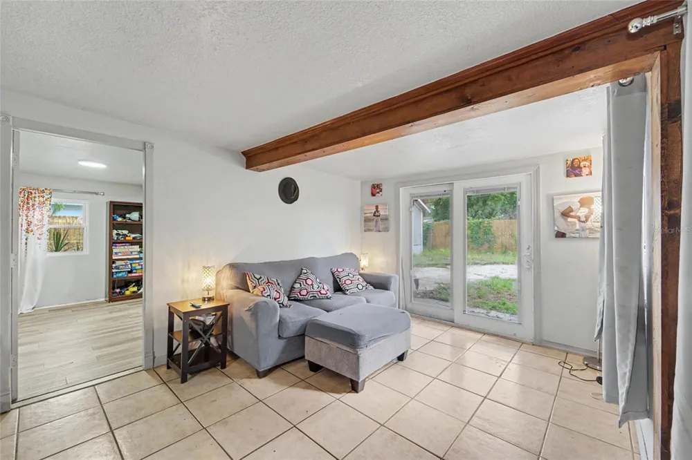 6190 2ND AVENUE S St Petersburg, FL 33707