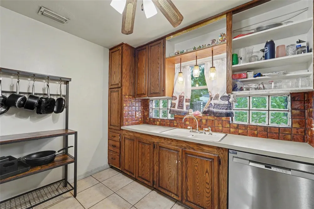 6190 2ND AVENUE S St Petersburg, FL 33707