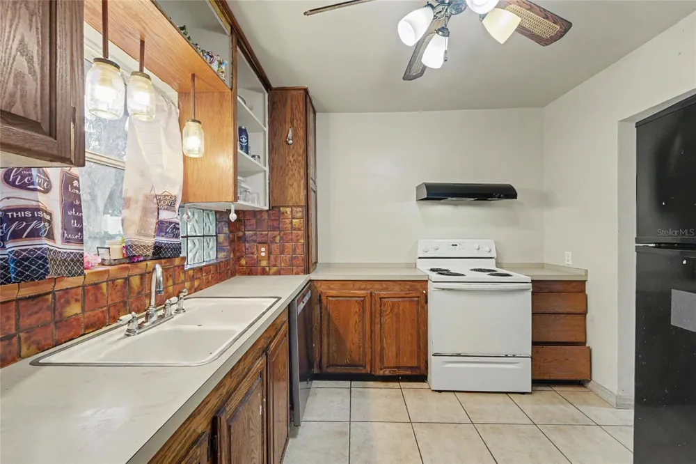 6190 2ND AVENUE S St Petersburg, FL 33707