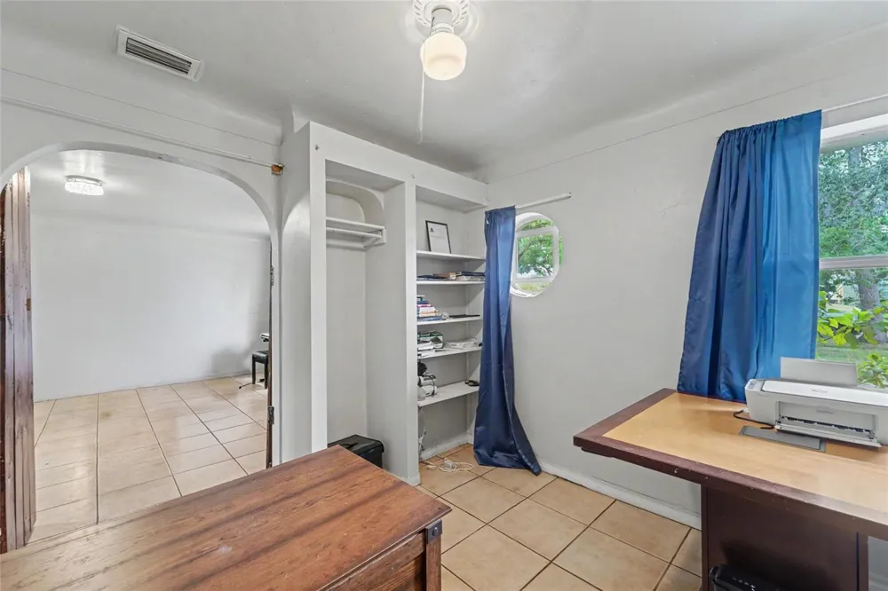 6190 2ND AVENUE S St Petersburg, FL 33707
