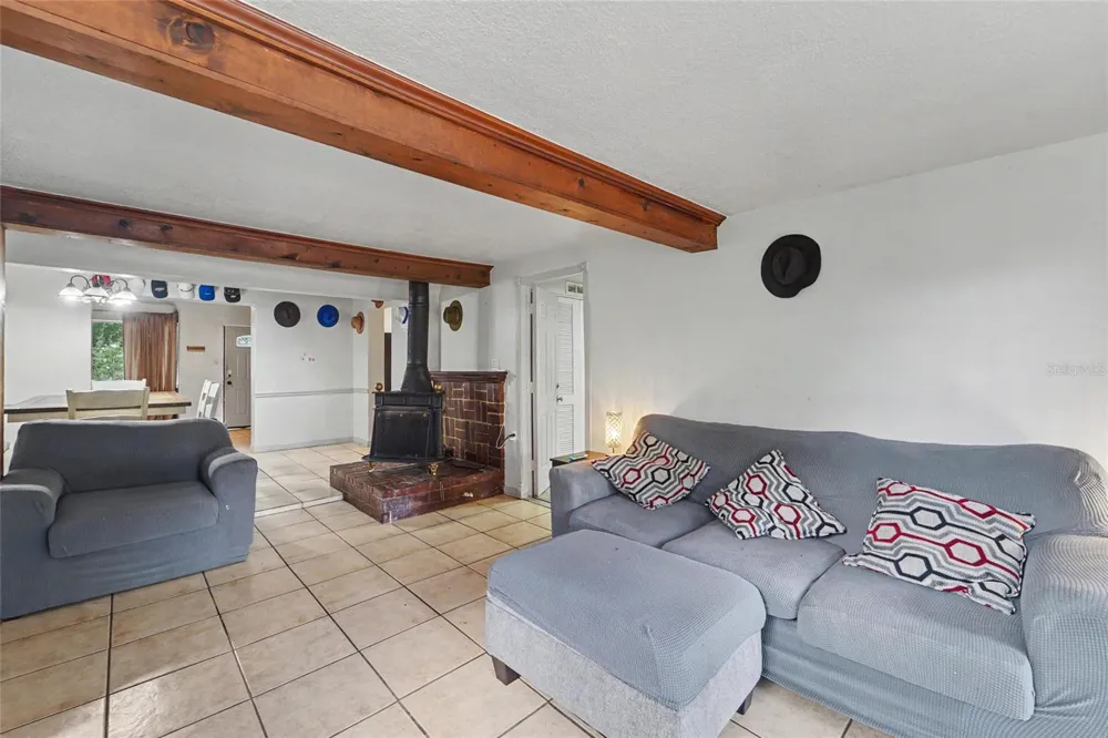 6190 2ND AVENUE S St Petersburg, FL 33707