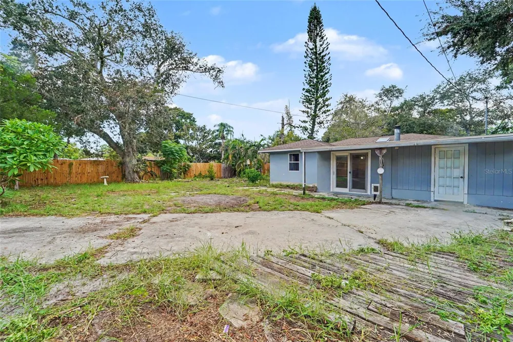 6190 2ND AVENUE S St Petersburg, FL 33707