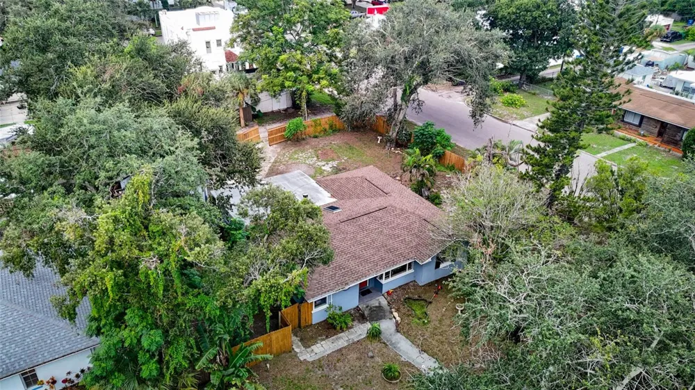 6190 2ND AVENUE S St Petersburg, FL 33707