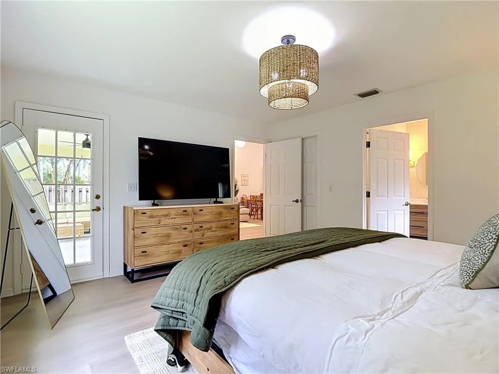 812 102nd Avenue Naples, FL 34108