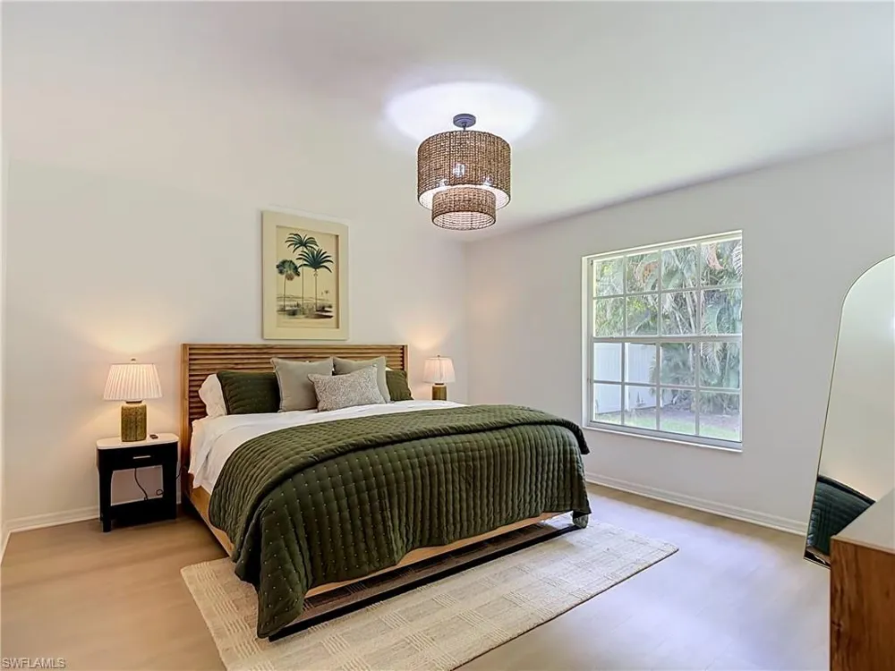 812 102nd Avenue Naples, FL 34108
