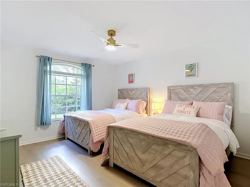 812 102nd Avenue Naples, FL 34108
