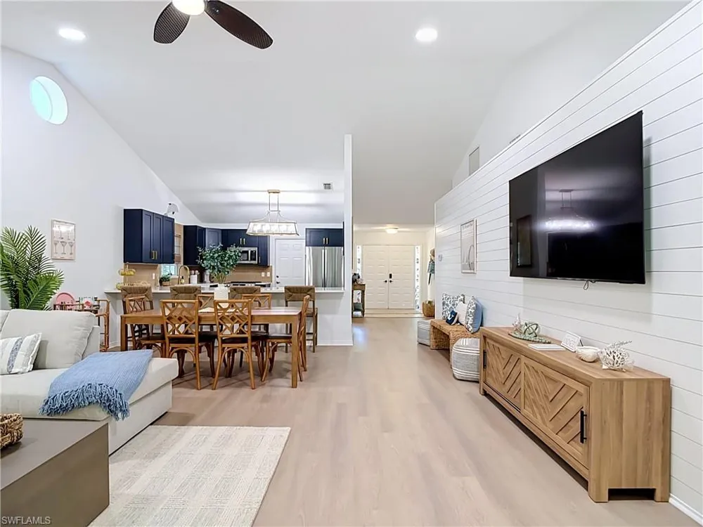812 102nd Avenue Naples, FL 34108
