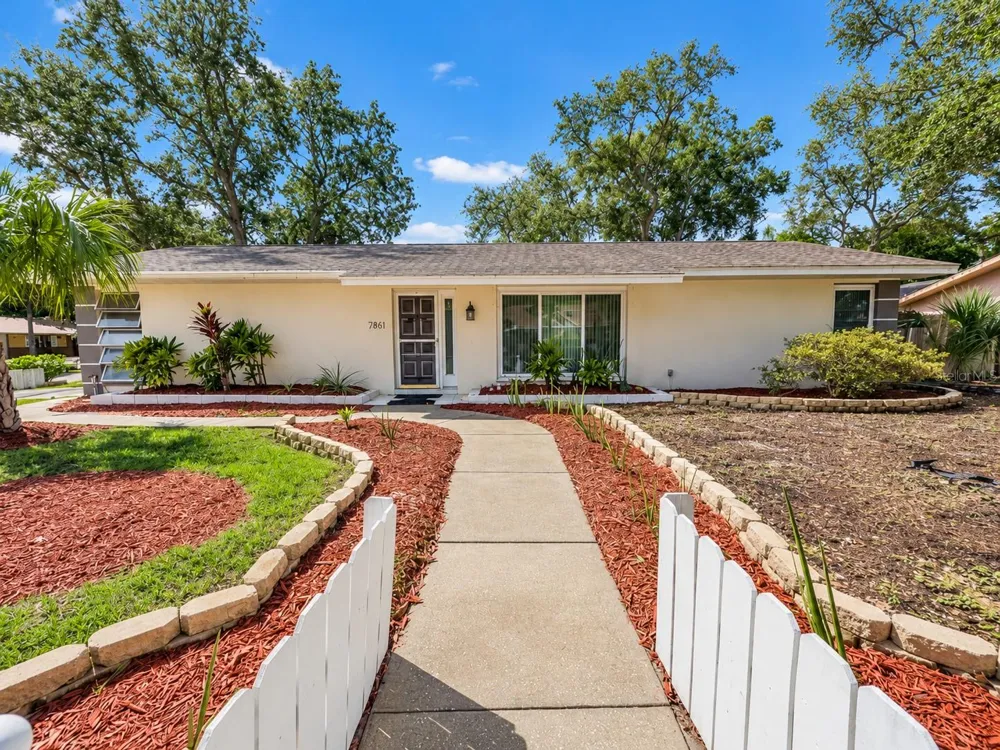 1000 ROSETREE LANE Tarpon Springs, FL 34689