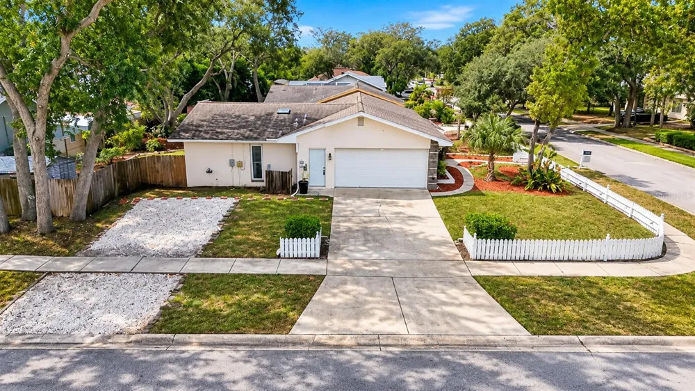 1000 ROSETREE LANE Tarpon Springs, FL 34689