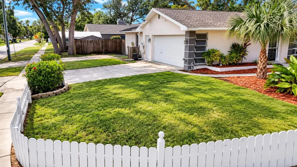 1000 ROSETREE LANE Tarpon Springs, FL 34689