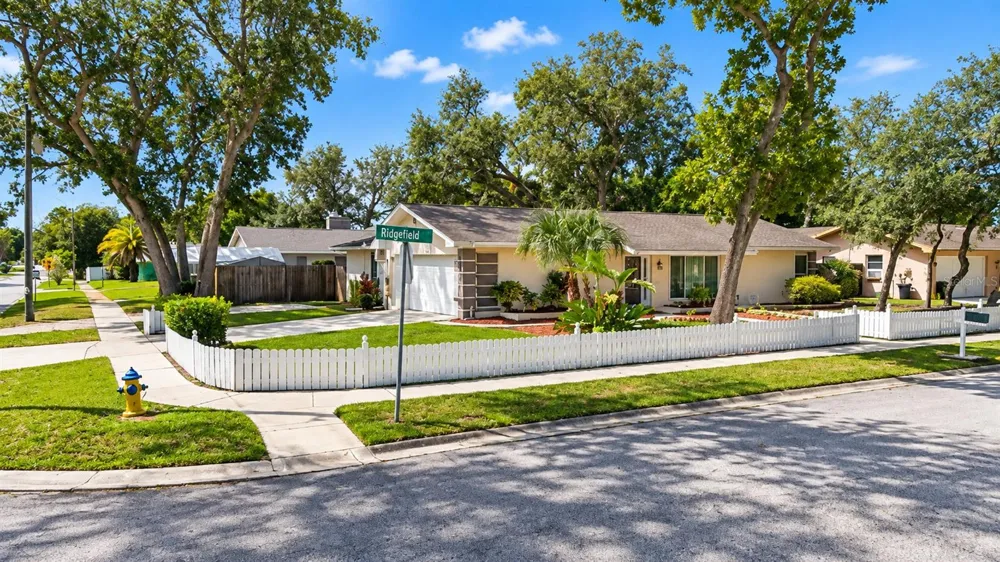 1000 ROSETREE LANE Tarpon Springs, FL 34689