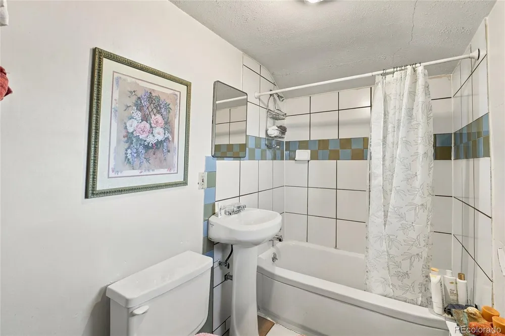 6841 Irving Street Denver, CO 80221