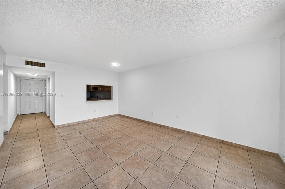 10000 NW 80th Ct #2432 Hialeah Gardens, FL 33016