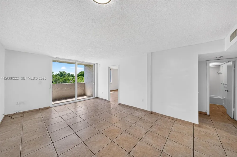 10000 NW 80th Ct #2432 Hialeah Gardens, FL 33016