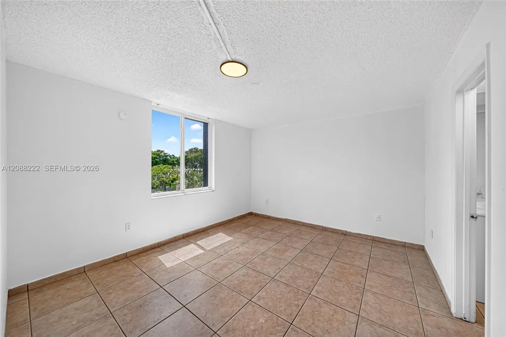 10000 NW 80th Ct #2432 Hialeah Gardens, FL 33016