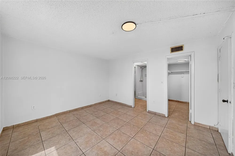 10000 NW 80th Ct #2432 Hialeah Gardens, FL 33016