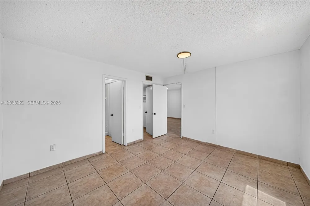 10000 NW 80th Ct #2432 Hialeah Gardens, FL 33016