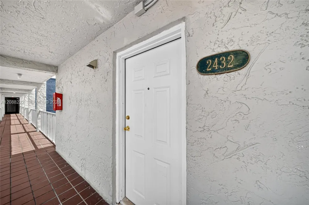 10000 NW 80th Ct #2432 Hialeah Gardens, FL 33016