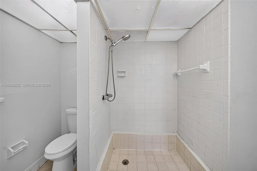 10000 NW 80th Ct #2432 Hialeah Gardens, FL 33016