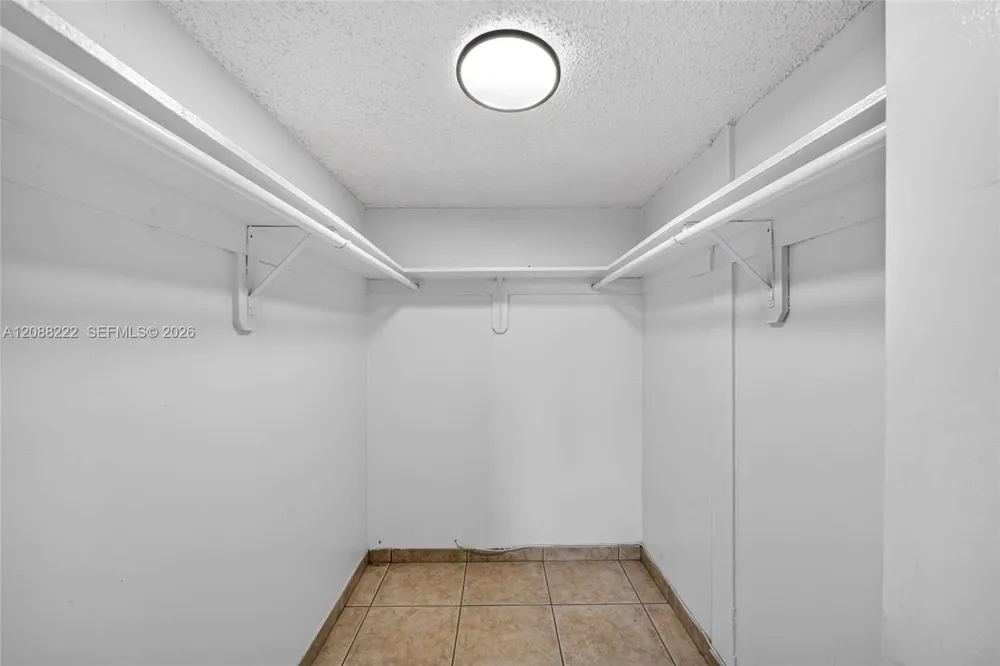 10000 NW 80th Ct #2432 Hialeah Gardens, FL 33016