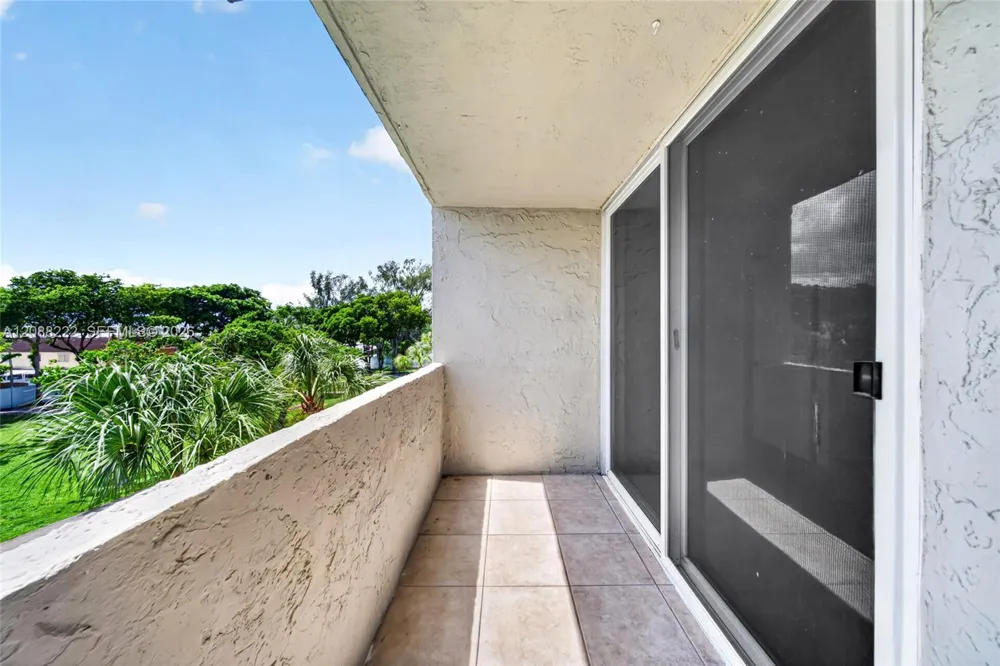 10000 NW 80th Ct #2432 Hialeah Gardens, FL 33016