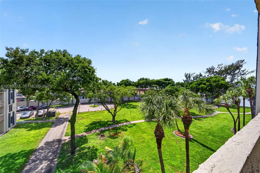 10000 NW 80th Ct #2432 Hialeah Gardens, FL 33016