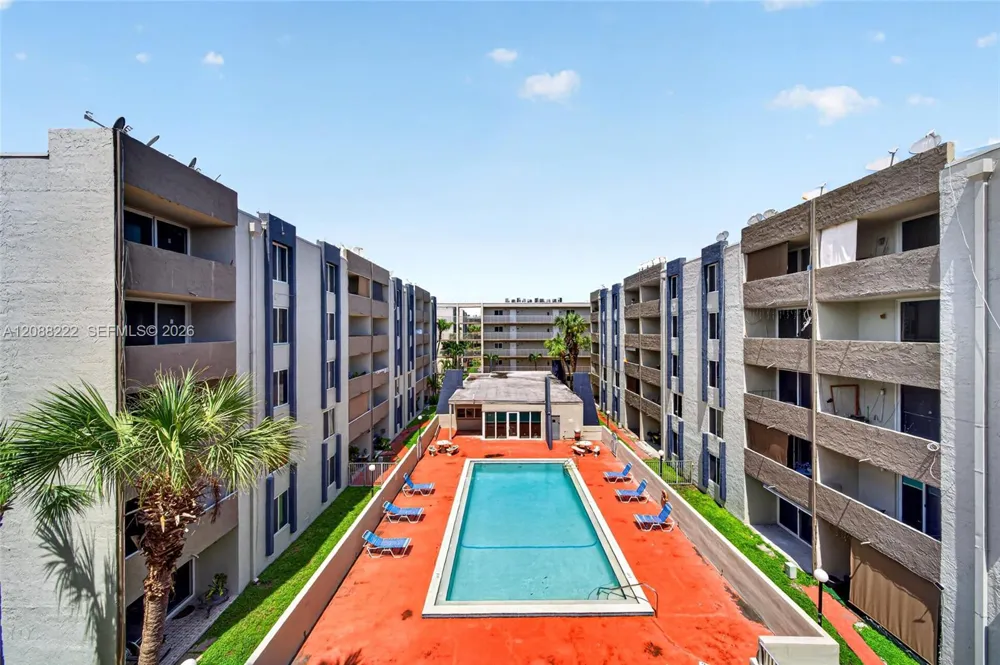 10000 NW 80th Ct #2432 Hialeah Gardens, FL 33016