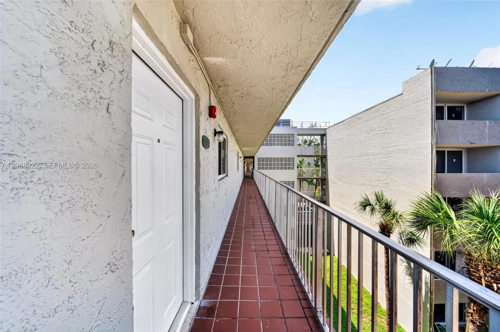 10000 NW 80th Ct #2432 Hialeah Gardens, FL 33016
