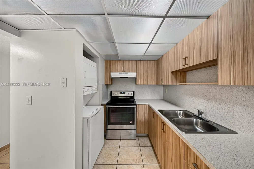 10000 NW 80th Ct #2432 Hialeah Gardens, FL 33016