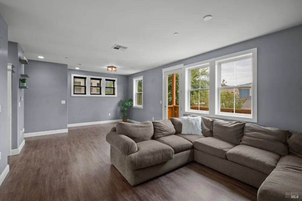 1593 Cali Lane Healdsburg, CA 95448