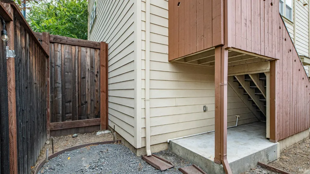 1593 Cali Lane Healdsburg, CA 95448