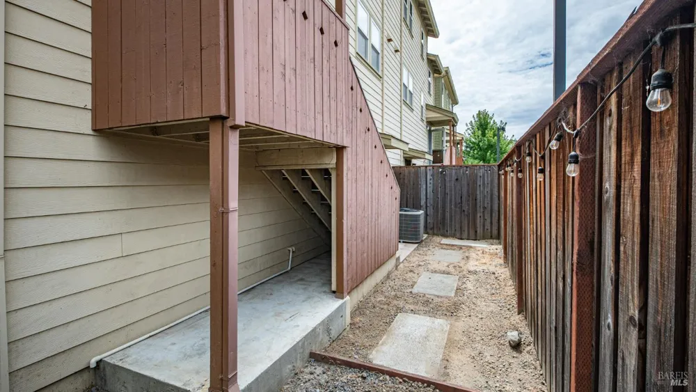 1593 Cali Lane Healdsburg, CA 95448