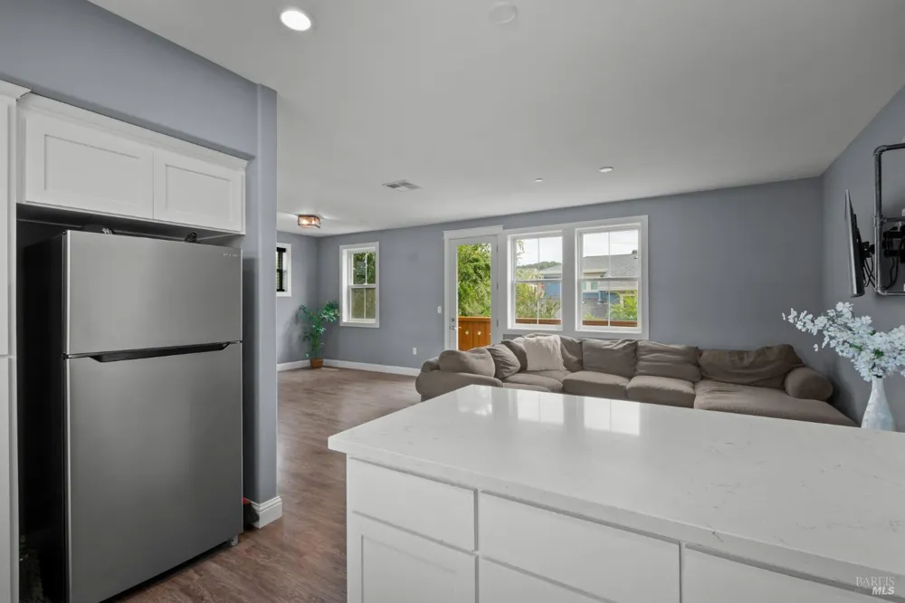 1593 Cali Lane Healdsburg, CA 95448