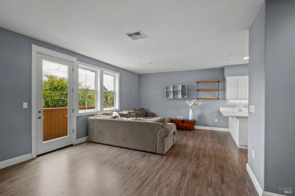 1593 Cali Lane Healdsburg, CA 95448