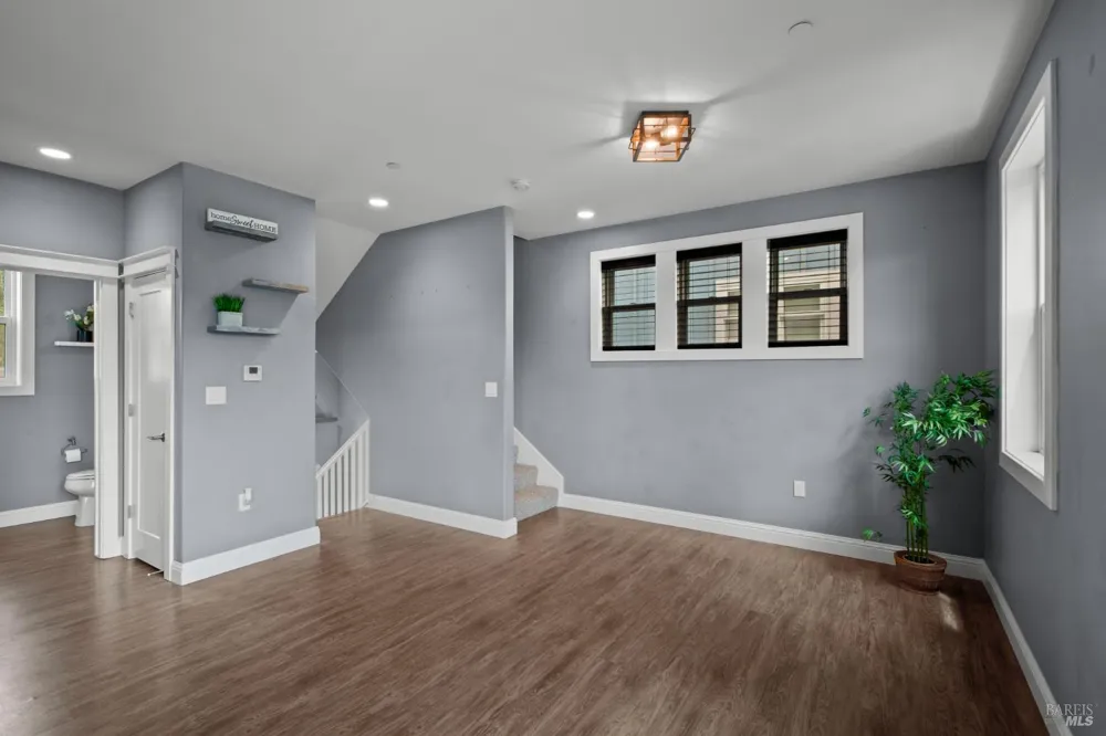 1593 Cali Lane Healdsburg, CA 95448