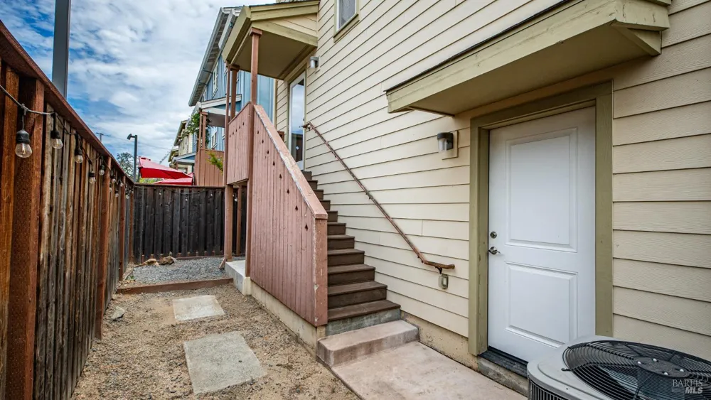 1593 Cali Lane Healdsburg, CA 95448
