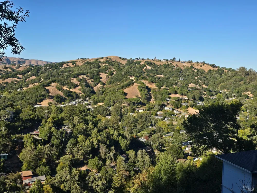 38 Redwood Road Fairfax, CA 94930