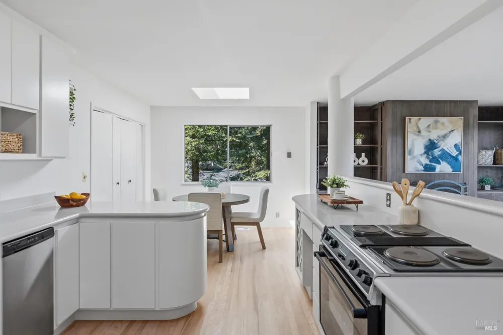 38 Redwood Road Fairfax, CA 94930