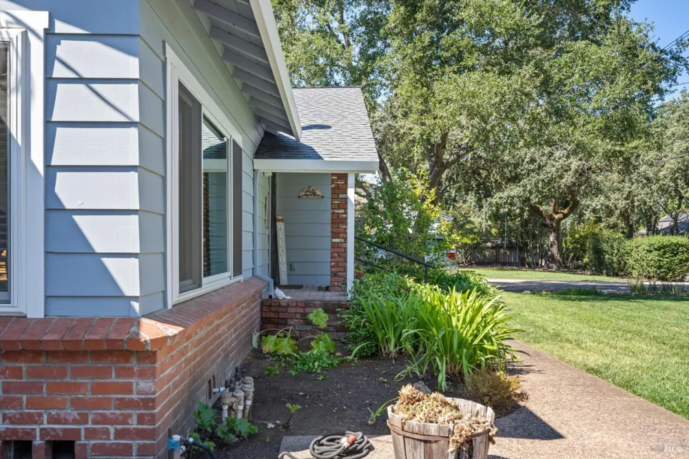 136 Mark West Station Road Windsor, CA 95492