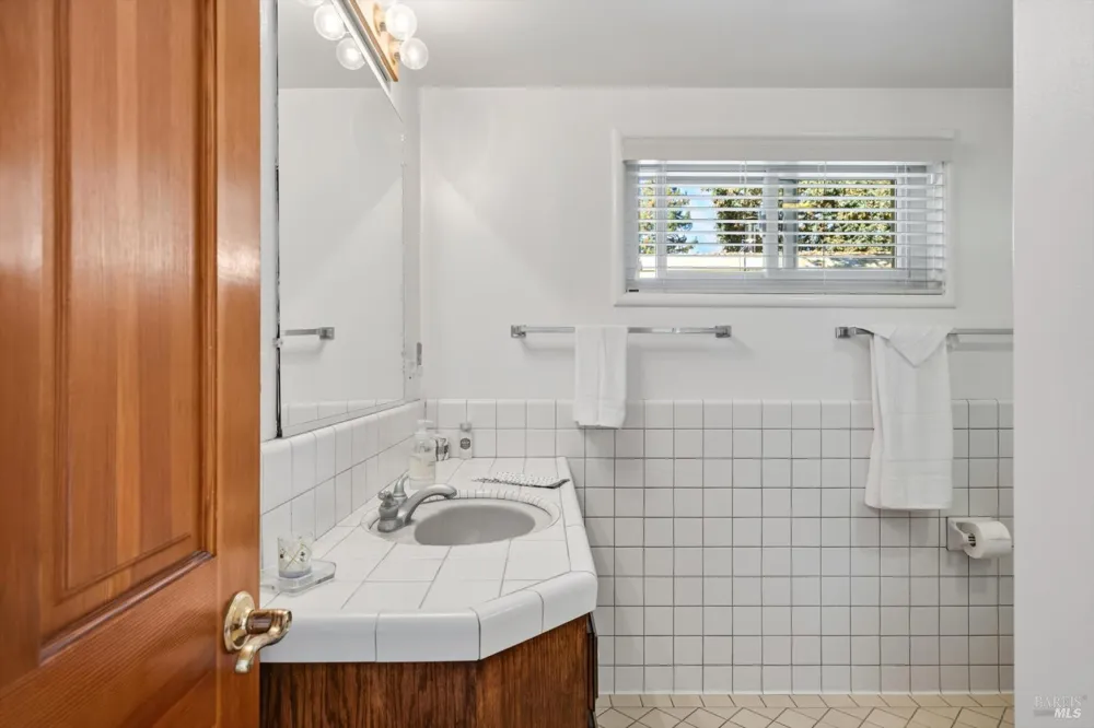 136 Mark West Station Road Windsor, CA 95492