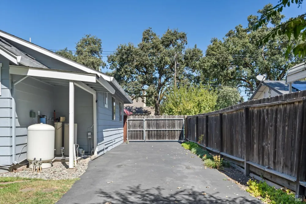 136 Mark West Station Road Windsor, CA 95492