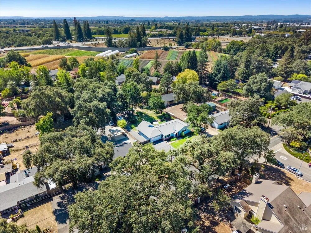 136 Mark West Station Road Windsor, CA 95492