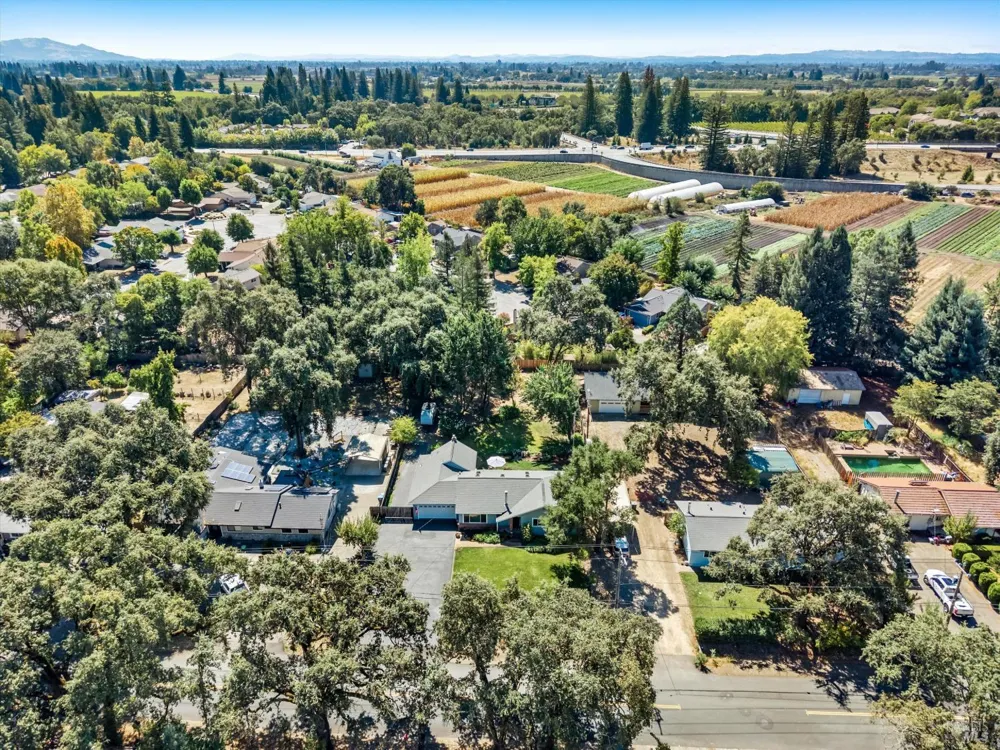 136 Mark West Station Road Windsor, CA 95492